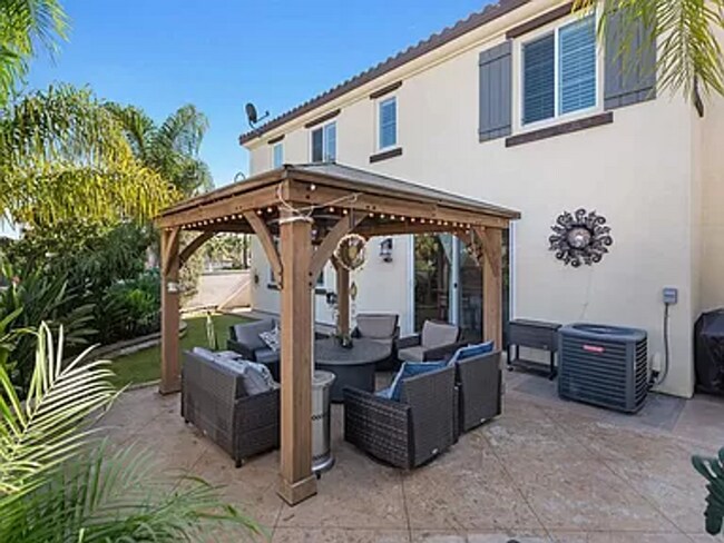 Building Photo - Beautiful, Partially Furnished Oceanside Home