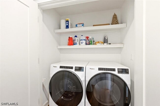 Building Photo - 92 10th Ave S