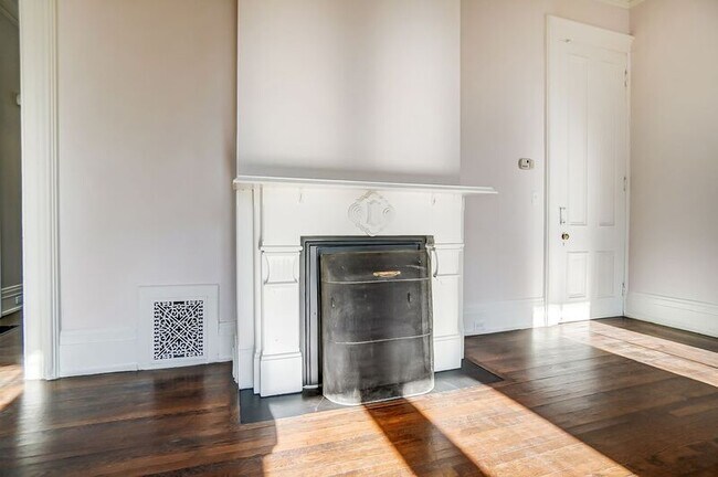 Building Photo - 2701 Cleinview Ave