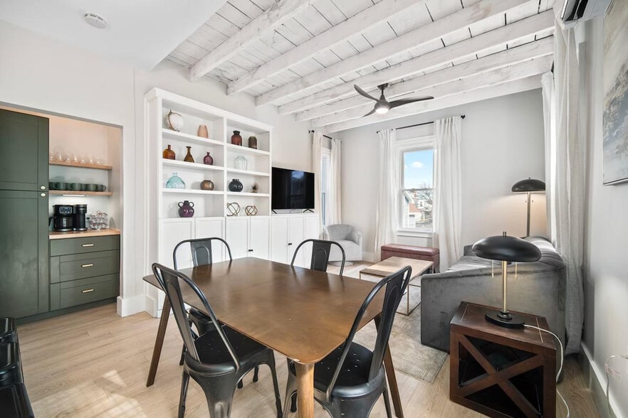 Building Photo - 105 Paul Gore St