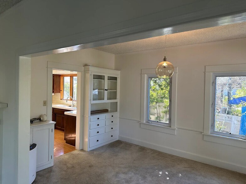 Building Photo - 216 S Greenwood Ave