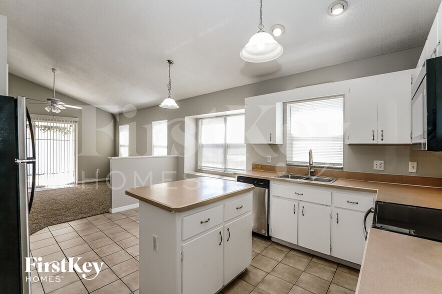 Building Photo - 601 Celito Dr