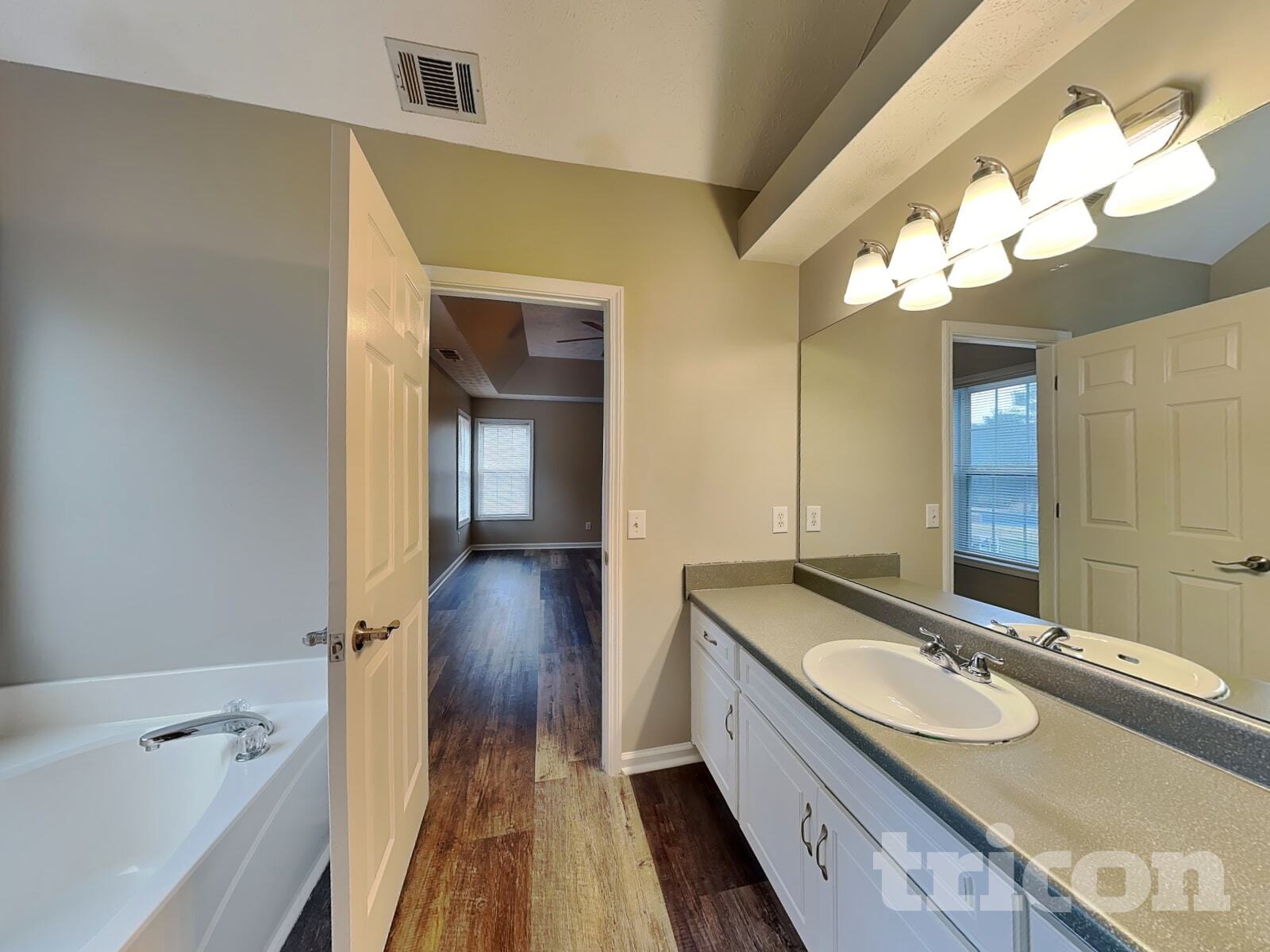 Building Photo - 401 Breeze Way