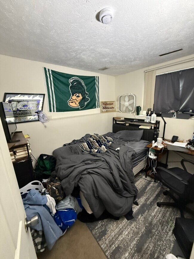 Building Photo - 805 Hicks Dr