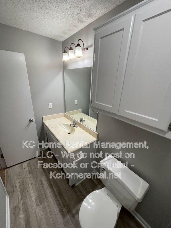 Building Photo - 12013 W 58th Pl