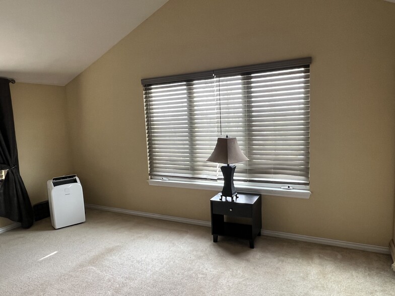 Building Photo - 15074 Lindark St