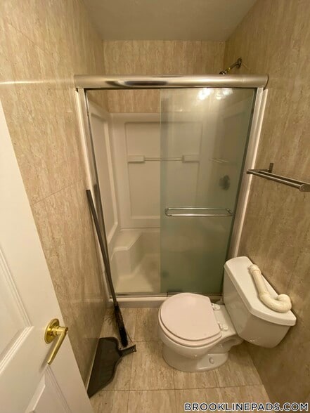 Building Photo - 69 Babcock St