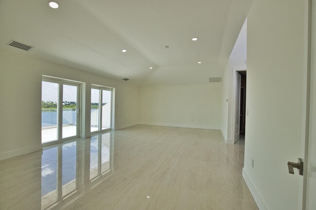 Building Photo - 13064 Via Flavia