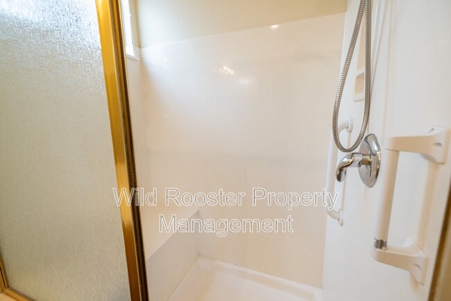 Building Photo - 2713 Robinson Creek Ln