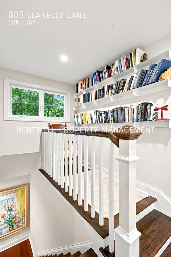 Building Photo - 805 Llanelly Ln