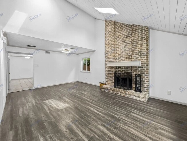 Building Photo - 767 Dove Cir