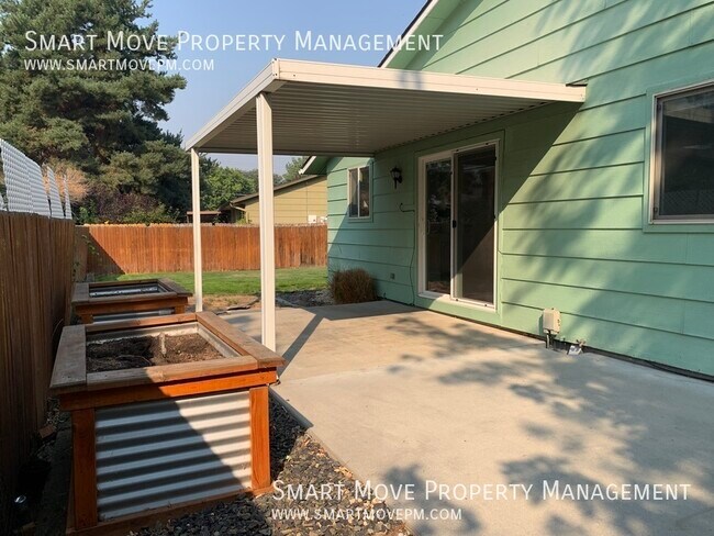 Building Photo - 843 E Valencia St