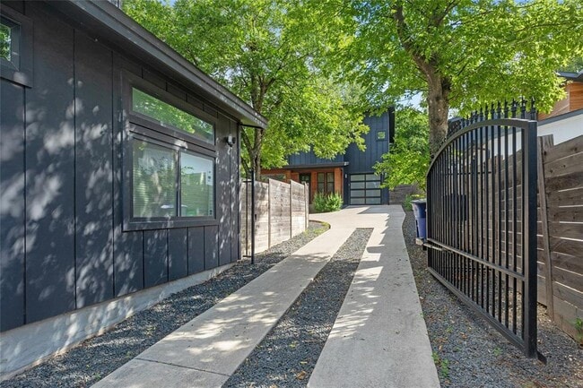 Building Photo - 4606 Ledesma Rd
