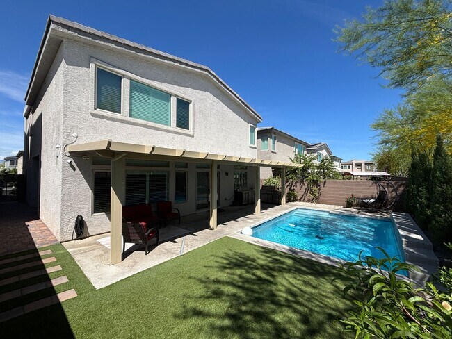 Building Photo - Contemporary 4Bed/3Bath/3 Car/+ Loft -residence located in the Silverado Ranch area