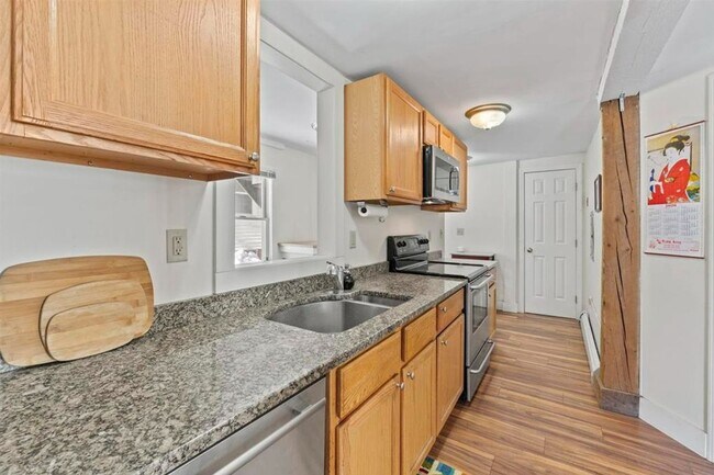 Building Photo - Spacious 3-Bedroom| Downtown Newnarket| Sept 1st!