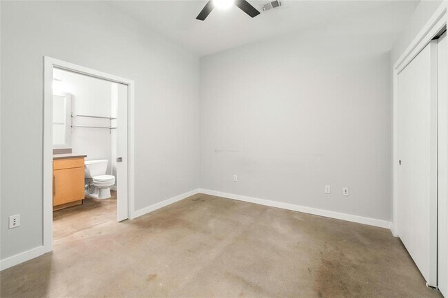 Building Photo - 507 Sabine St