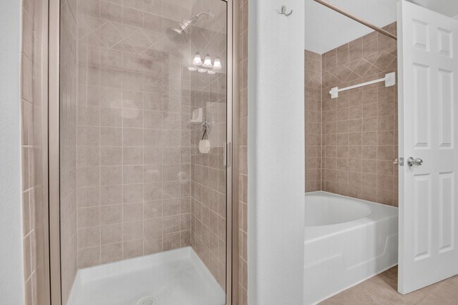 Building Photo - 9200 Westheimer Rd