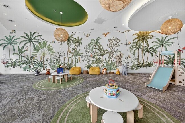 Building Photo - 700 NE 24th St