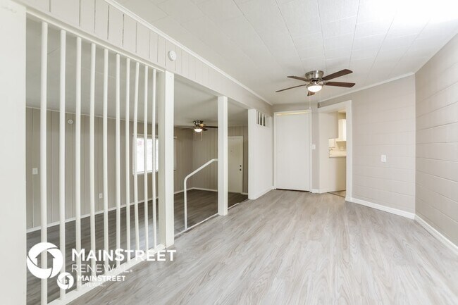 Building Photo - 2120 Rogers Ave