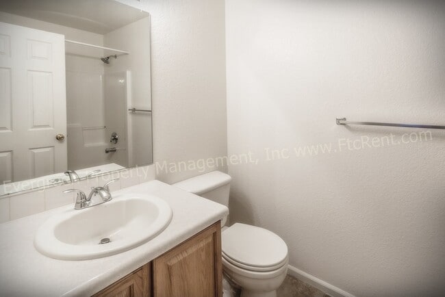 Building Photo - 802 Waterglen Dr