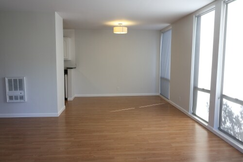 Building Photo - 1051 Beach Park Blvd