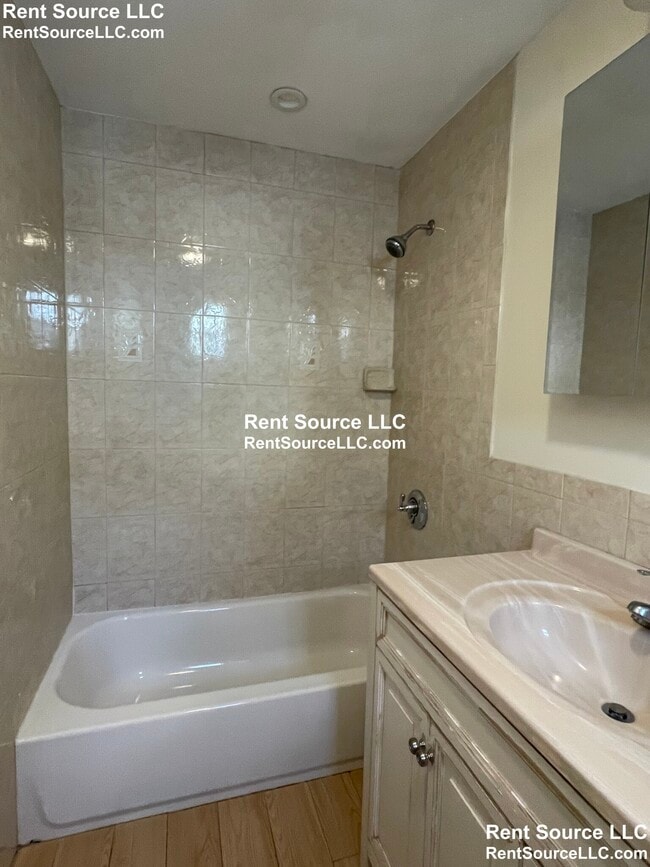 Building Photo - 1094 Cambridge St