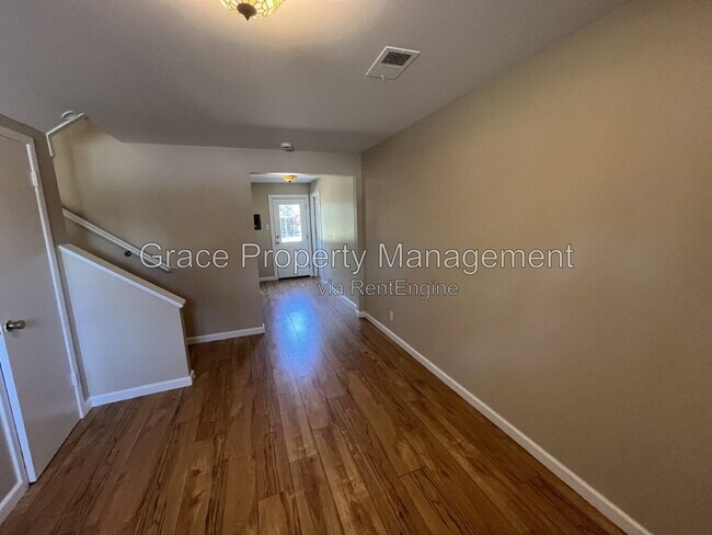 Building Photo - 10541 Livingston Dr