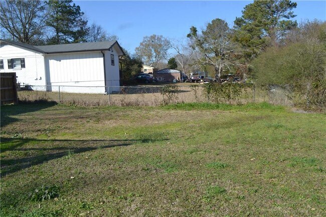 Building Photo - 555 Lee Byrd Rd