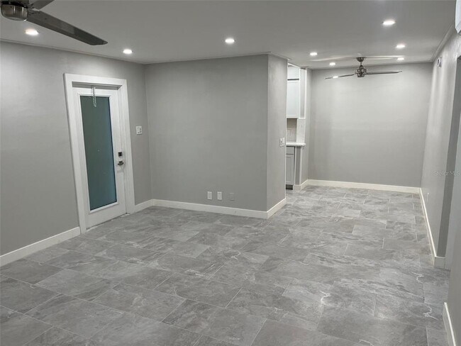 Building Photo - 1605 Pass a Grille Way