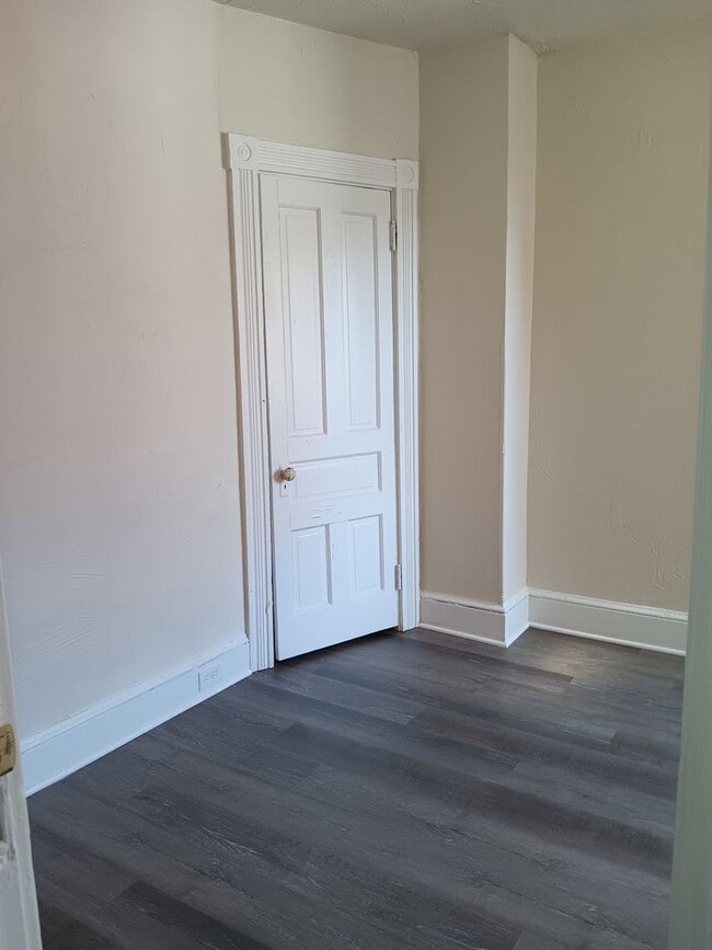 Building Photo - Charming 3BR Townhouse in Cabbage Hill - Section 8 Approved!