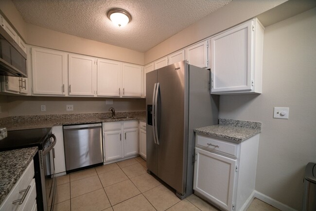 Building Photo - 2BR 2 Bed Condo in Green Mountain - Denver...