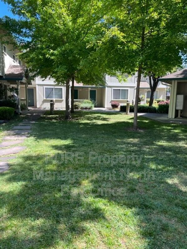 Building Photo - 2155 Meadowbrook Ct