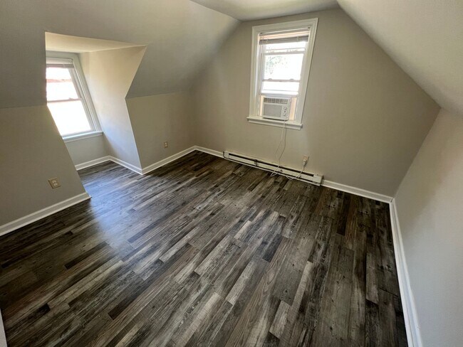 Building Photo - Adorable 3bdrm/1.5bth Cape-Cod  Located in Richmond's Southside!!  **NEWLY RENOVATED**