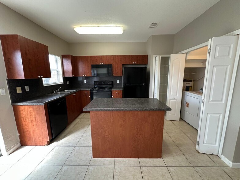 Building Photo - 1536 SE 31st Ct