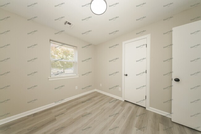 Building Photo - 20140 Timber Ridge Rd