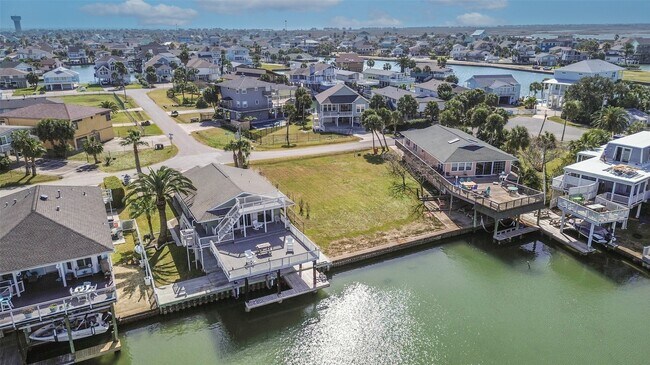 Building Photo - 16542 E Bayside Way