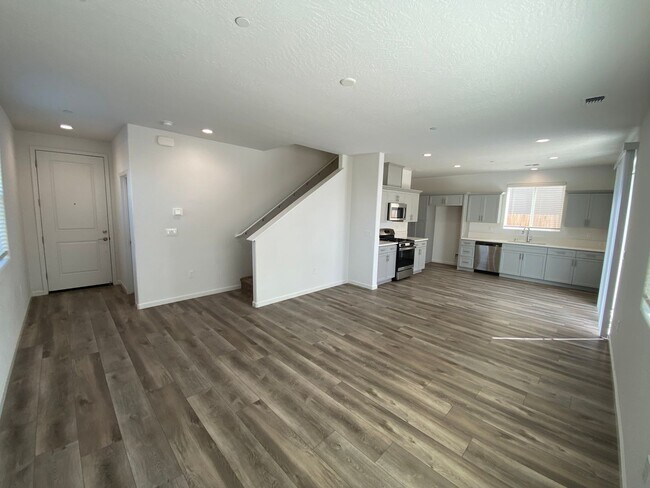 Building Photo - Corner lot Woodside Home in NW Visalia com...