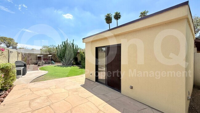 Building Photo - 3821 S Kenwood Ln