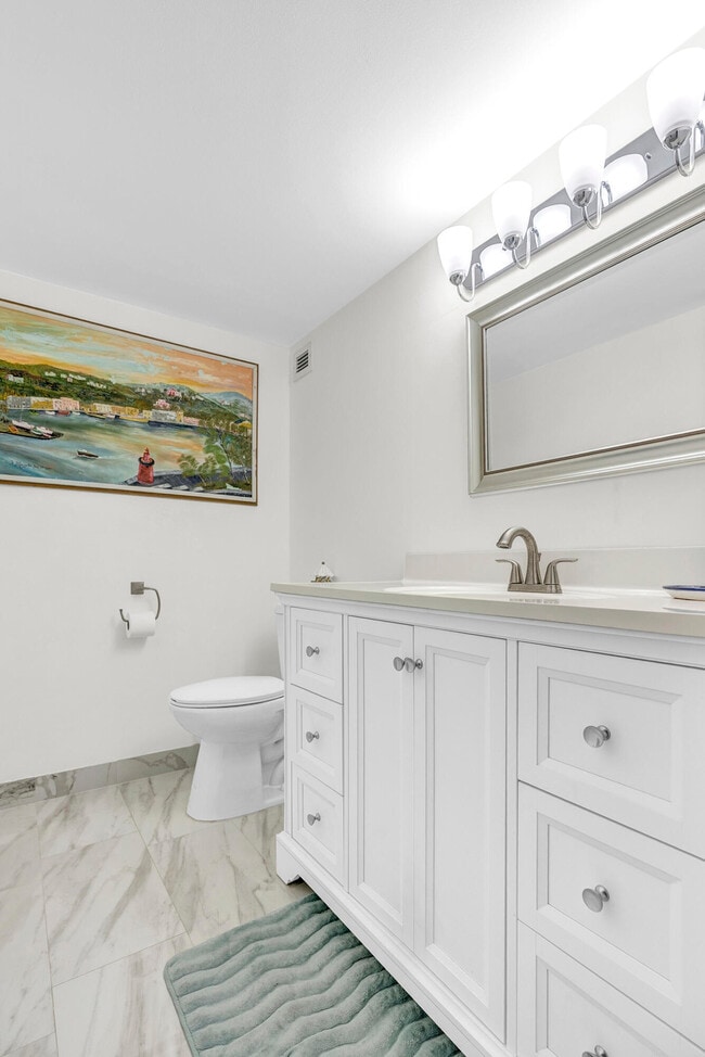 Building Photo - 1904 S Ocean Dr