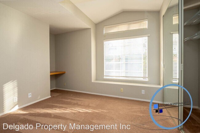 Building Photo - 2 br, 1 bath House - 511 Timbercove #8