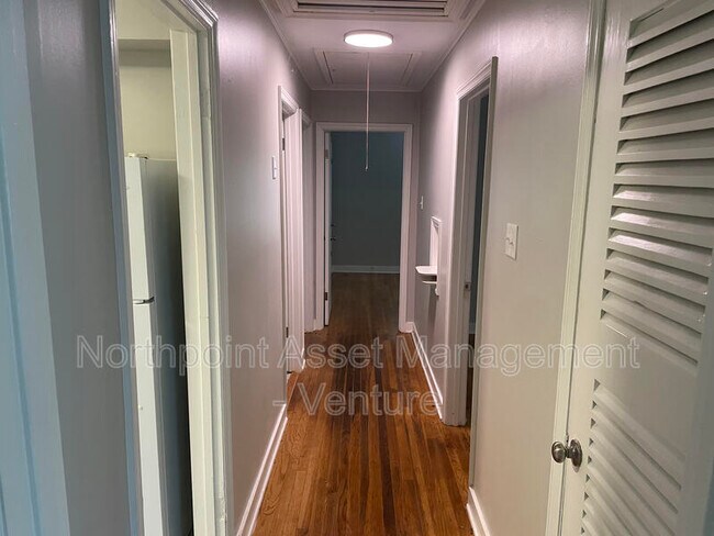 Building Photo - 1026 Linwood Rd