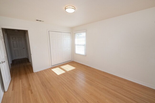 Building Photo - 3BR/2BA home with bonus room & additional ...