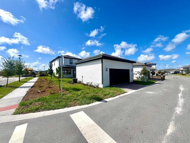 Building Photo - 3082 Voyager Ave