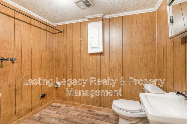 Building Photo - 717 Milling Rd