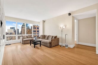 Building Photo - 350 W 42nd St