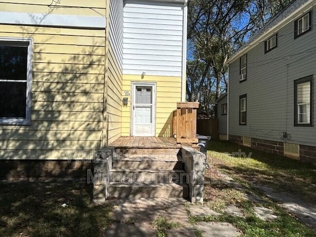 Building Photo - 229 Gates Ave