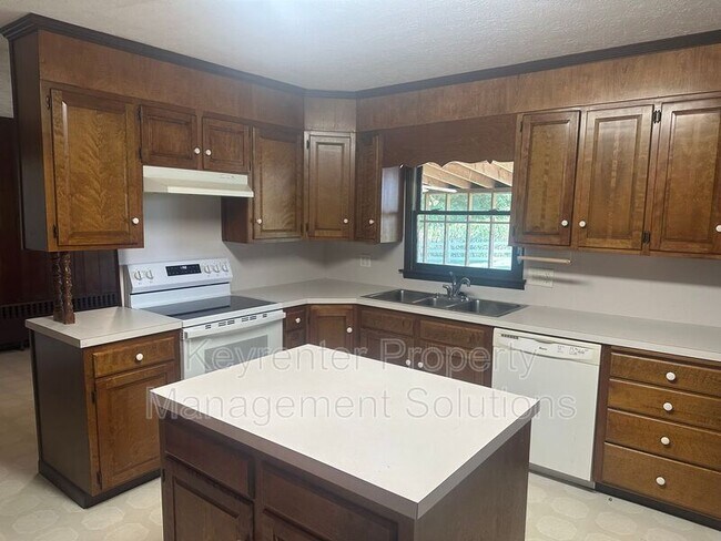 Building Photo - 151 Tanner Ln