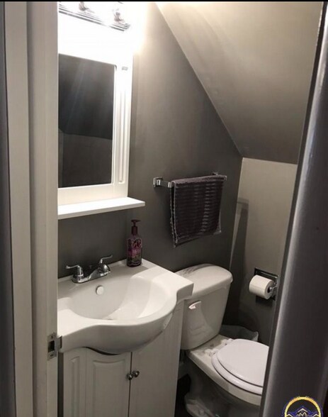 Building Photo - 800 SW High Ave