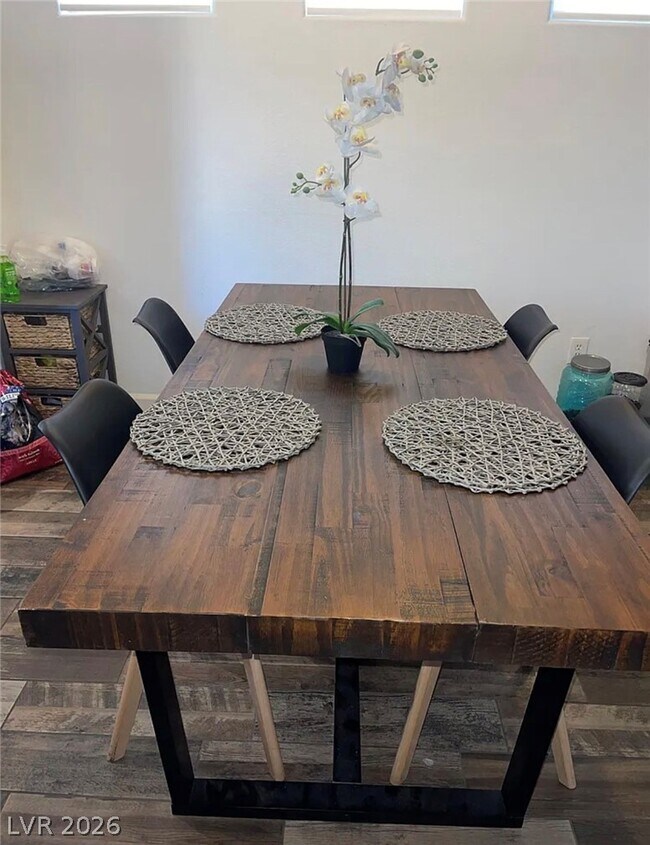 Building Photo - 5289 Coral Ribbon Ave