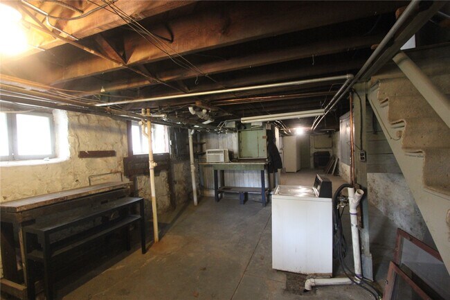 Building Photo - 5424 Rhodes Ave